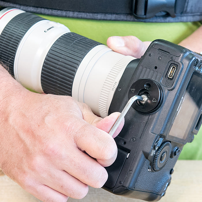 Man attaching a CCS hub to a camera